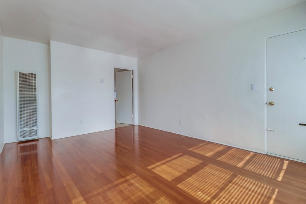 Virtual tour photo 9 of 24 for 4392 Louisiana St