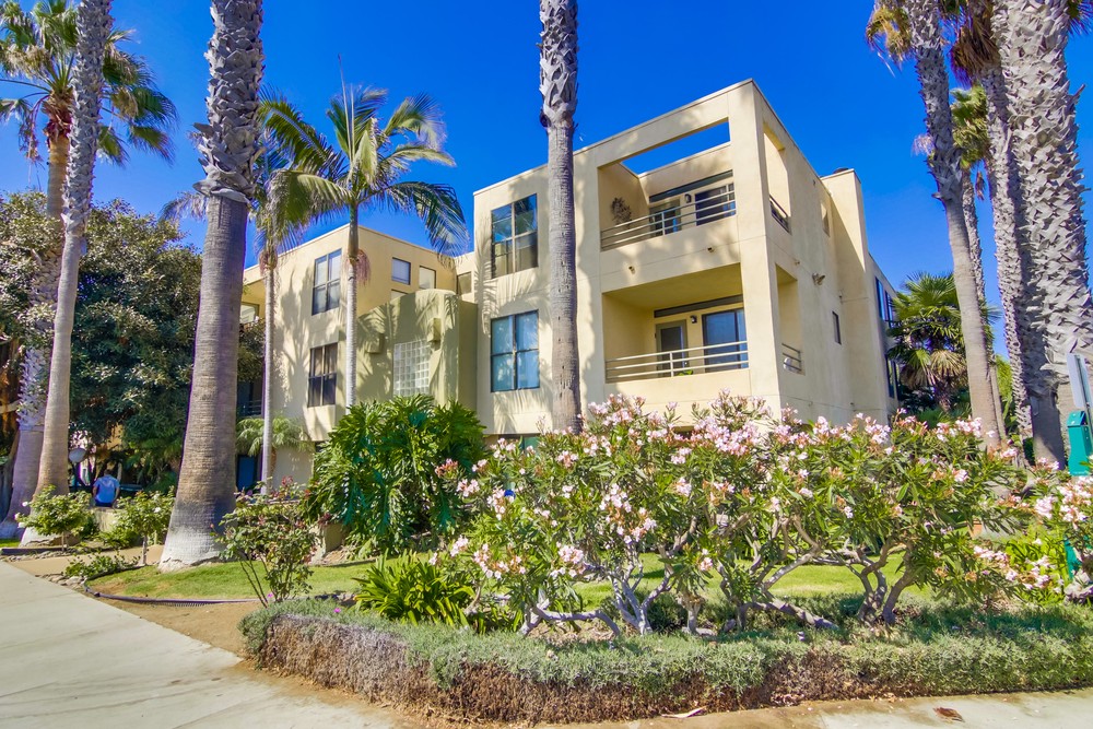 Virtual tour photo 3 of 38 for 4402 Mentone St UNIT 302