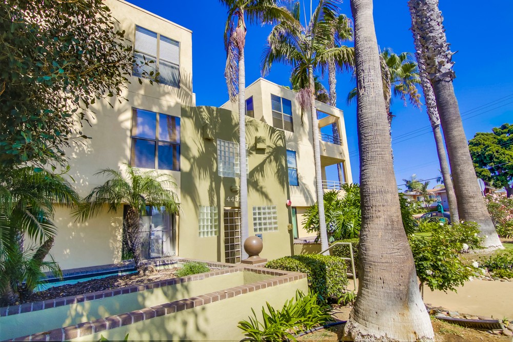 Virtual tour photo 4 of 38 for 4402 Mentone St UNIT 302