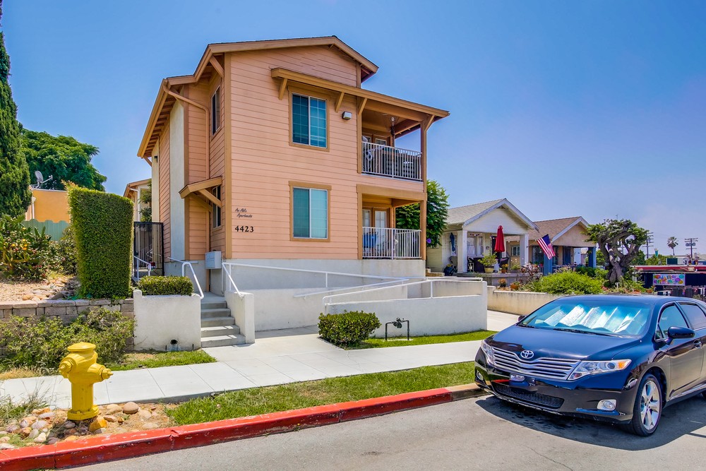 Virtual tour photo 1 of 25 for 4423 49th St
