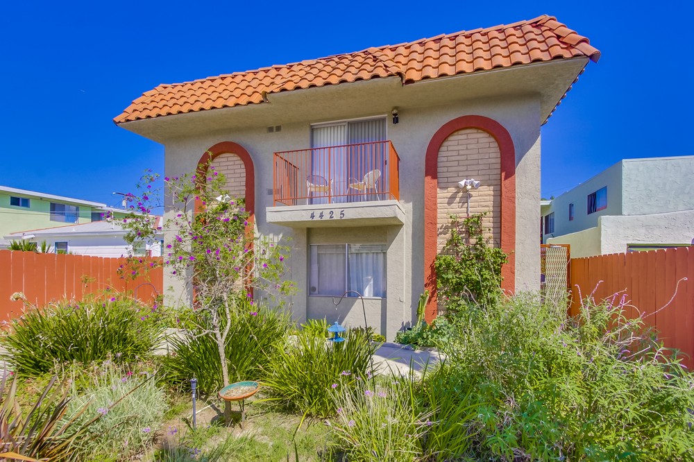 Virtual tour photo 3 of 27 for 4425 Louisiana St #4