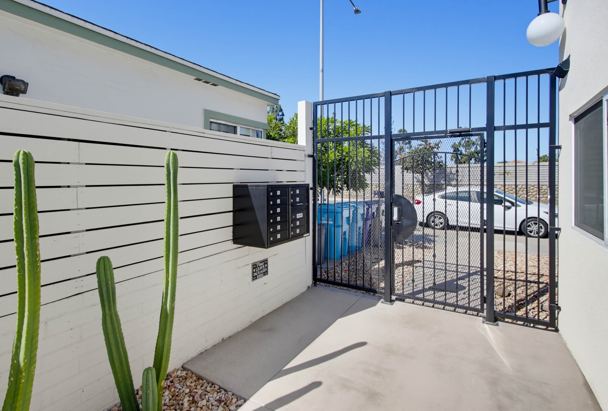 Virtual tour photo 5 of 32 for 4449 Central Ave #5