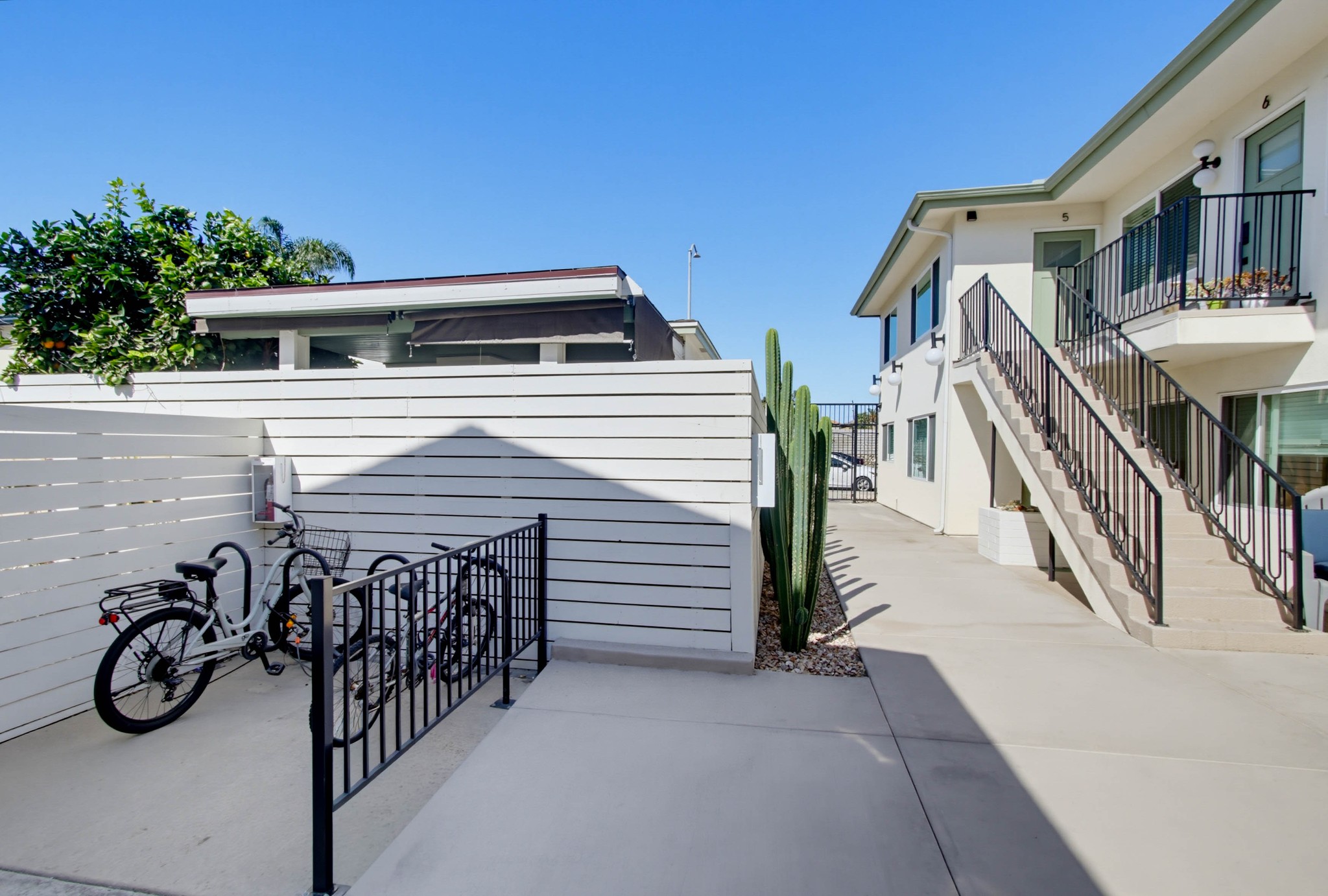 Virtual tour photo 7 of 32 for 4449 Central Ave #5