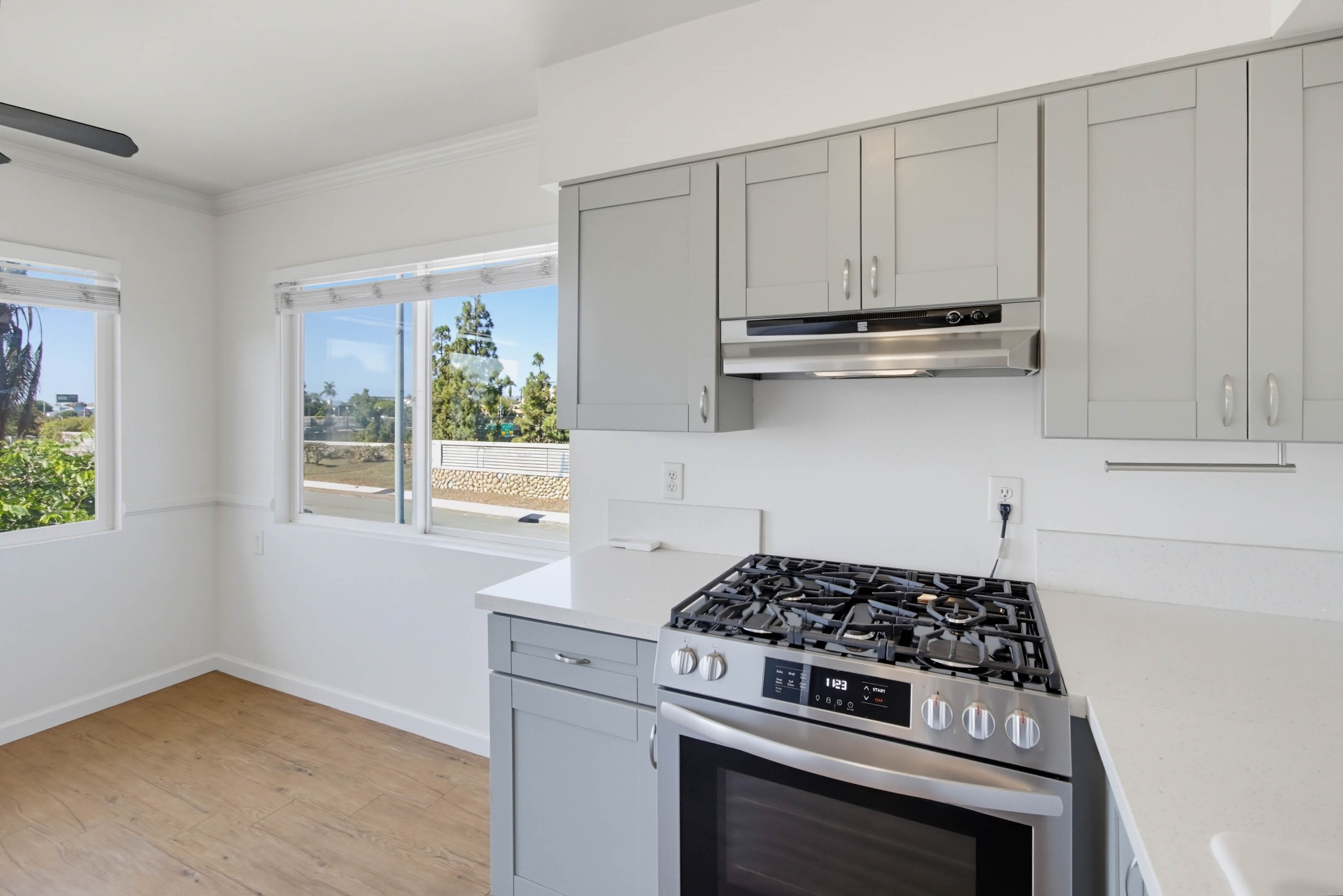 Virtual tour photo 18 of 32 for 4449 Central Ave #5