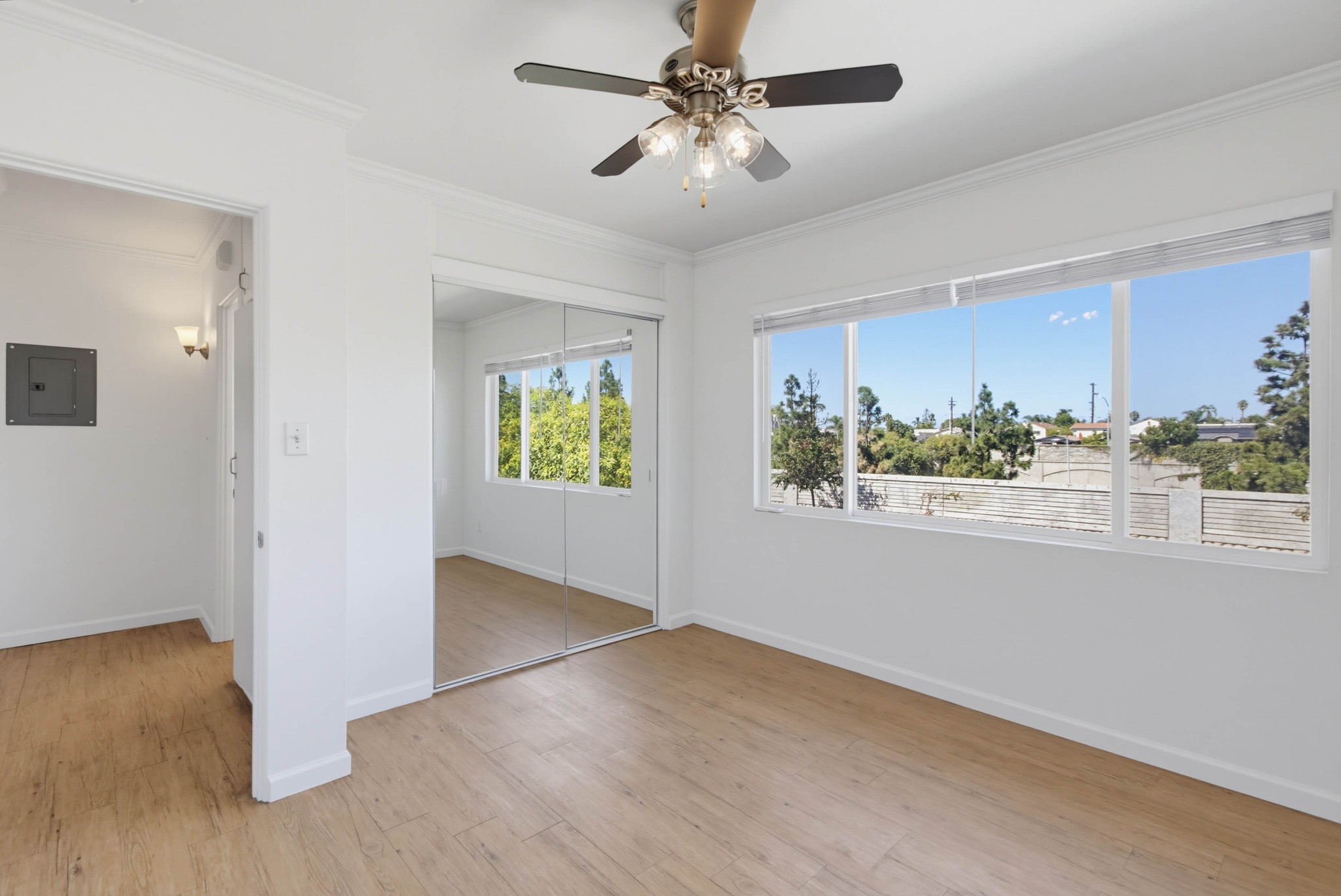 Virtual tour photo 23 of 32 for 4449 Central Ave #5