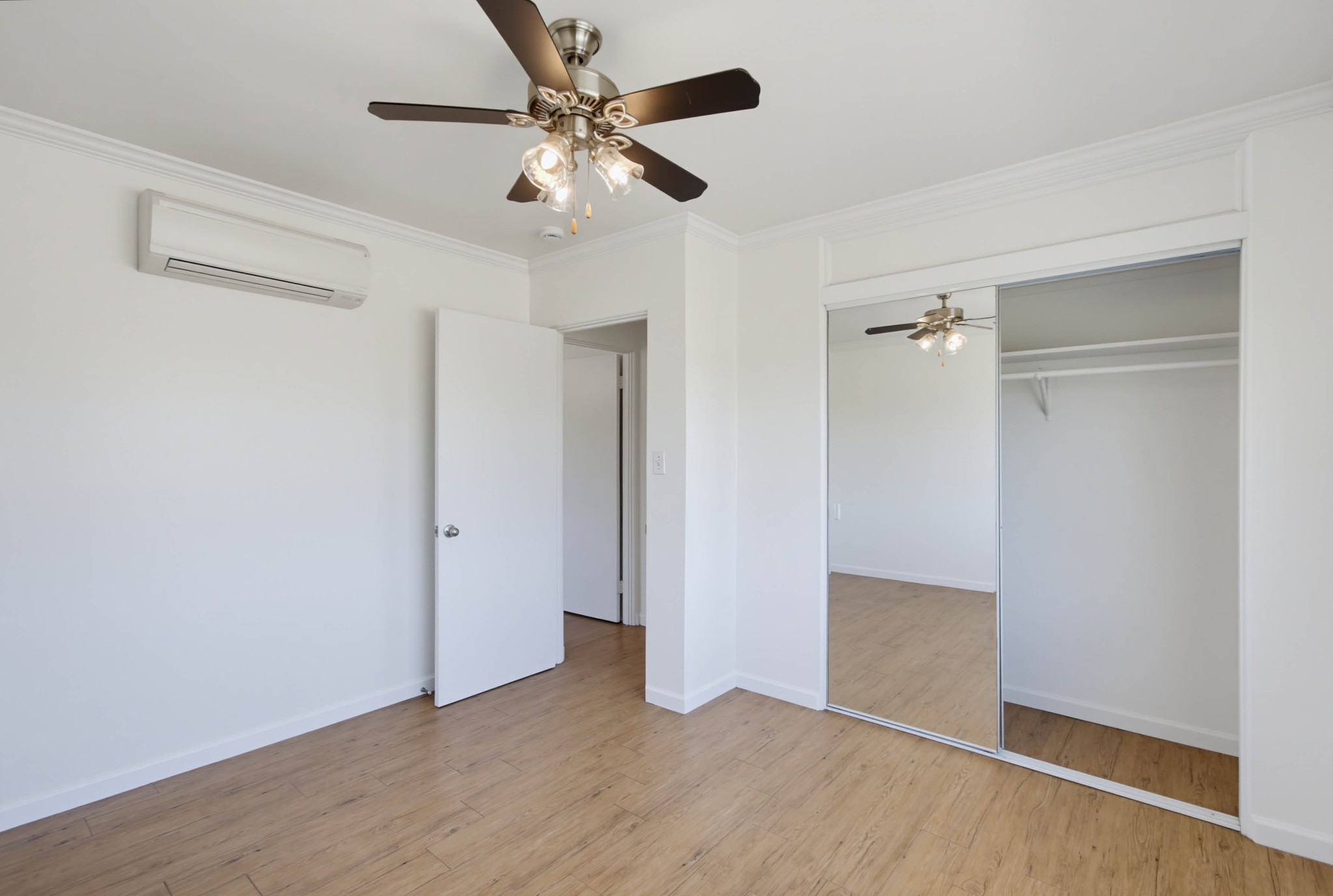 Virtual tour photo 24 of 32 for 4449 Central Ave #5