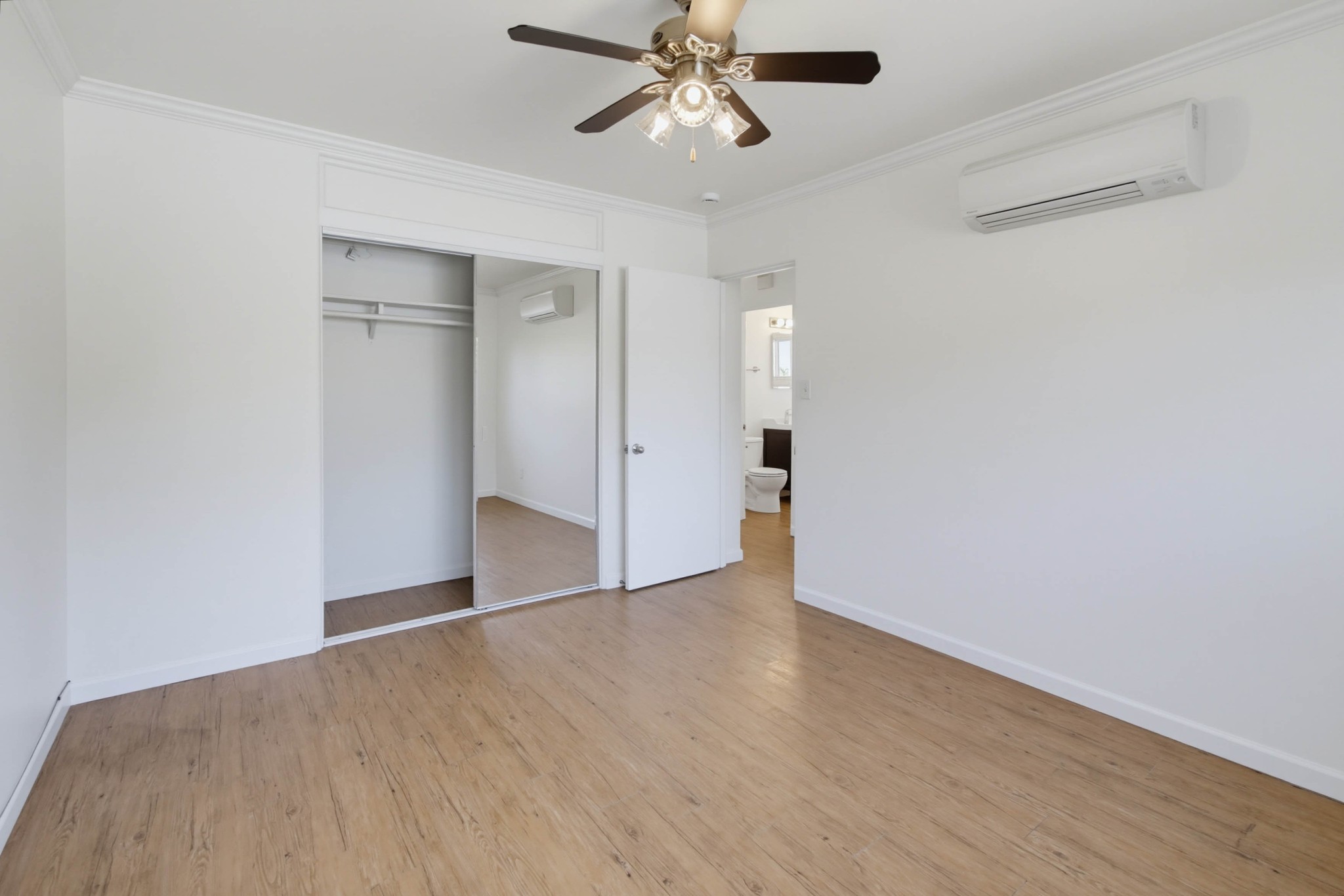 Virtual tour photo 27 of 32 for 4449 Central Ave #5