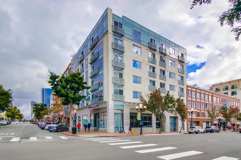 Virtual tour photo 1 of 35 for 445 Island Ave