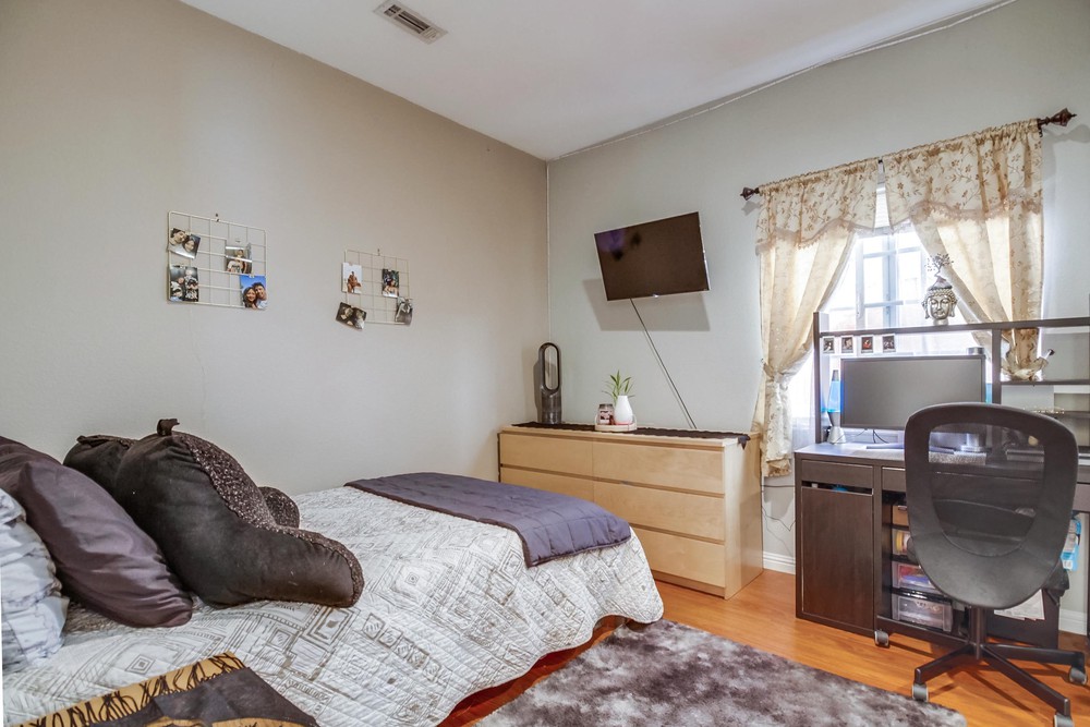 Virtual tour photo 29 of 62 for 4450 40th St