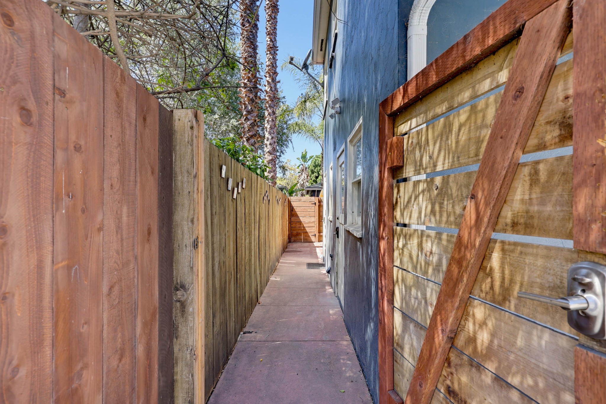Virtual tour photo 1 of 70 for 4451 Dawson Ave