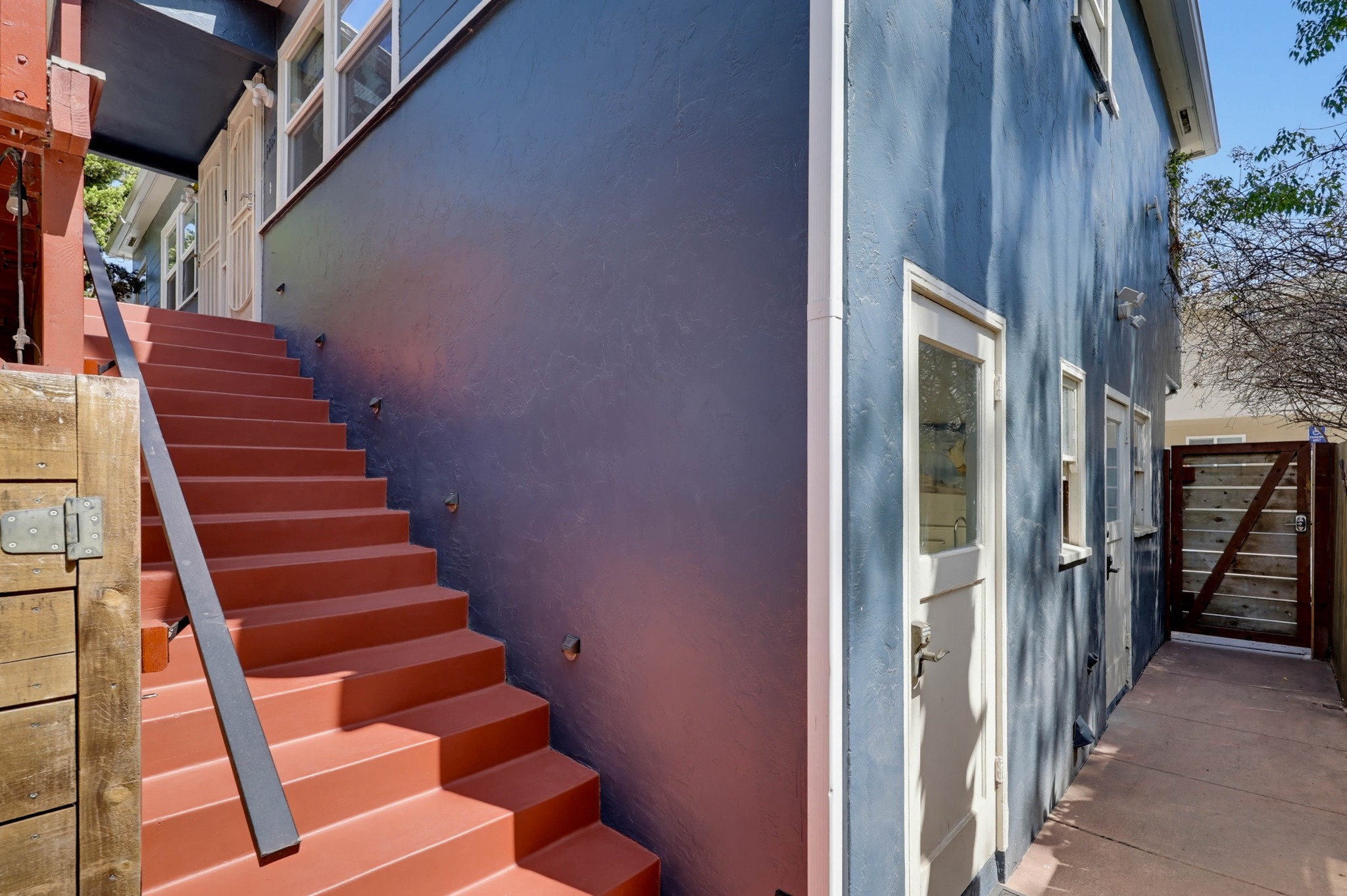 Virtual tour photo 4 of 70 for 4451 Dawson Ave