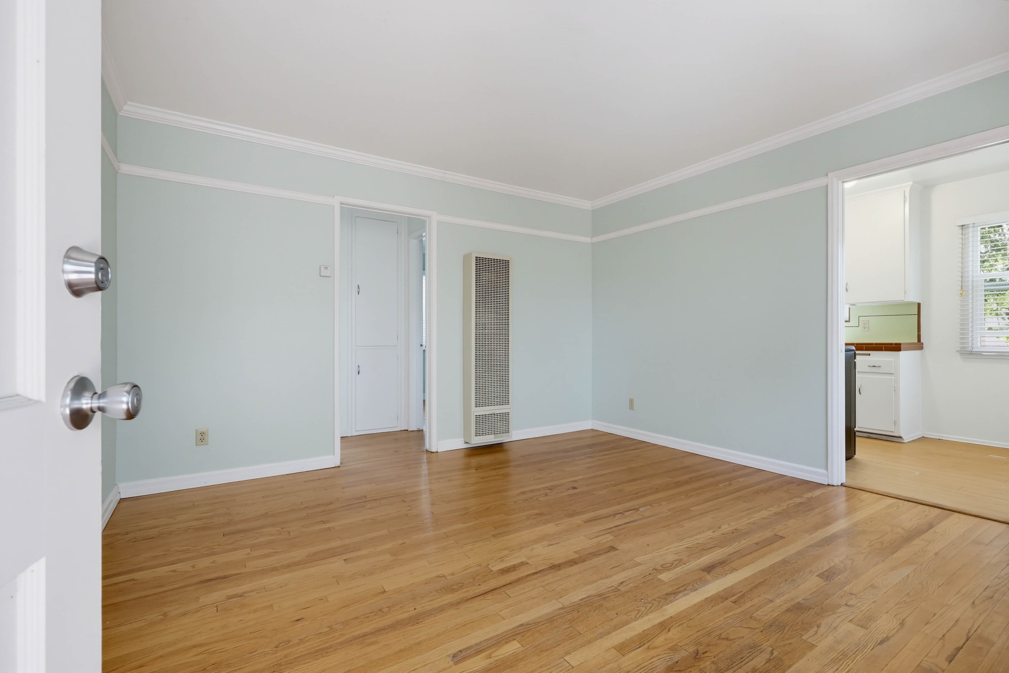 Virtual tour photo 8 of 70 for 4451 Dawson Ave