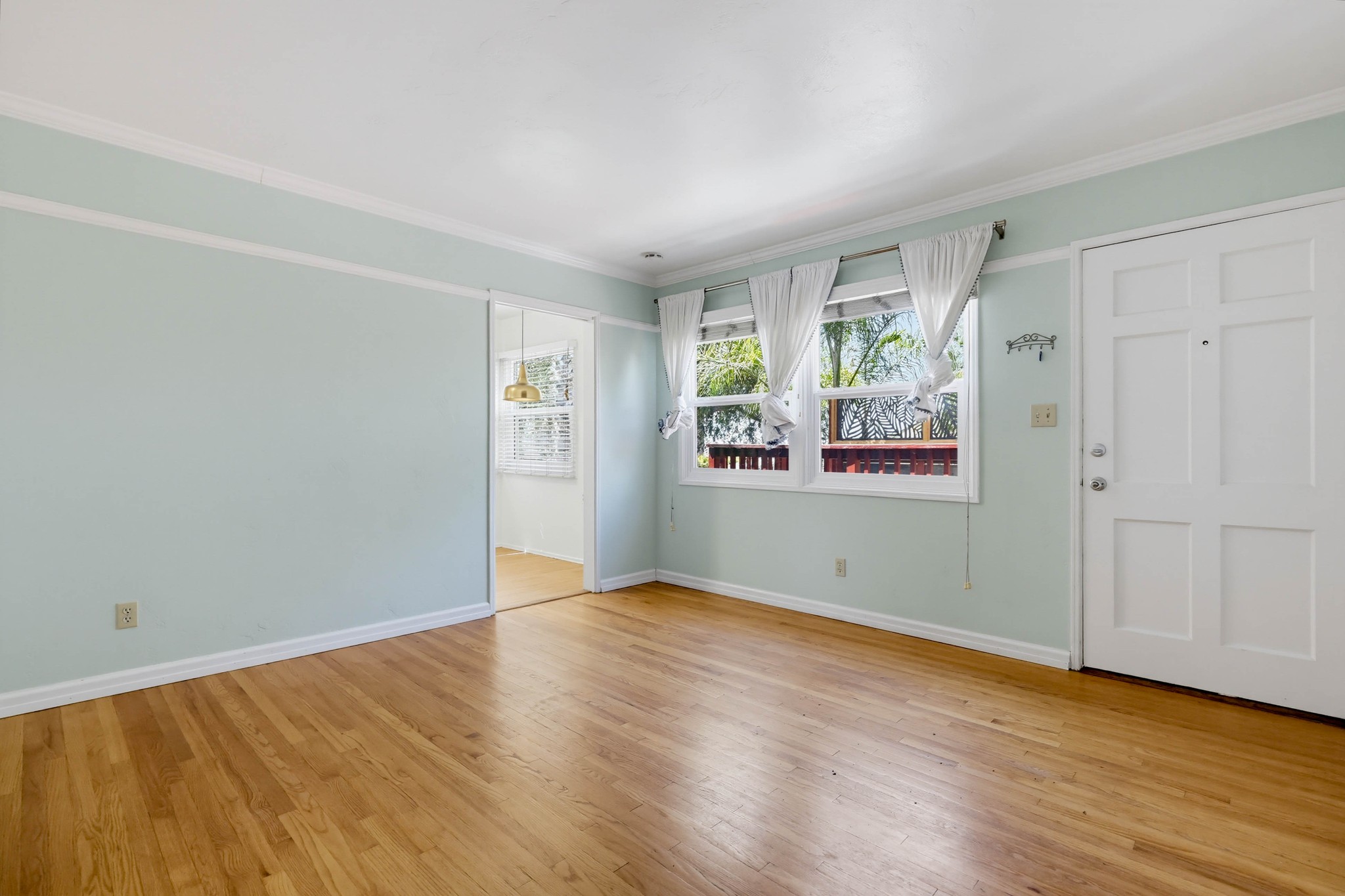 Virtual tour photo 11 of 70 for 4451 Dawson Ave