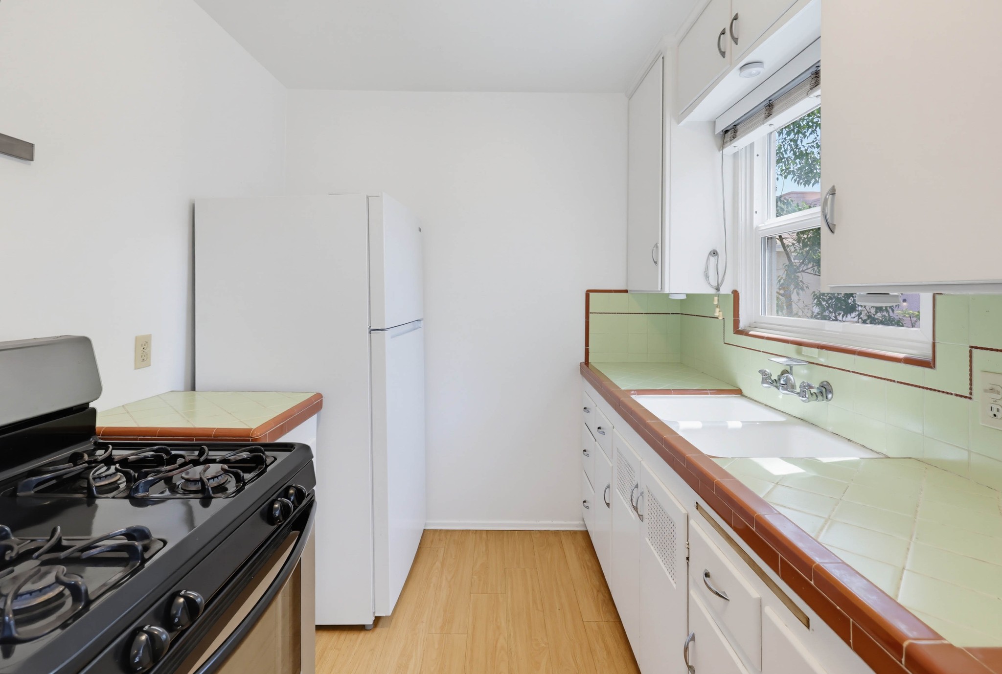 Virtual tour photo 14 of 70 for 4451 Dawson Ave