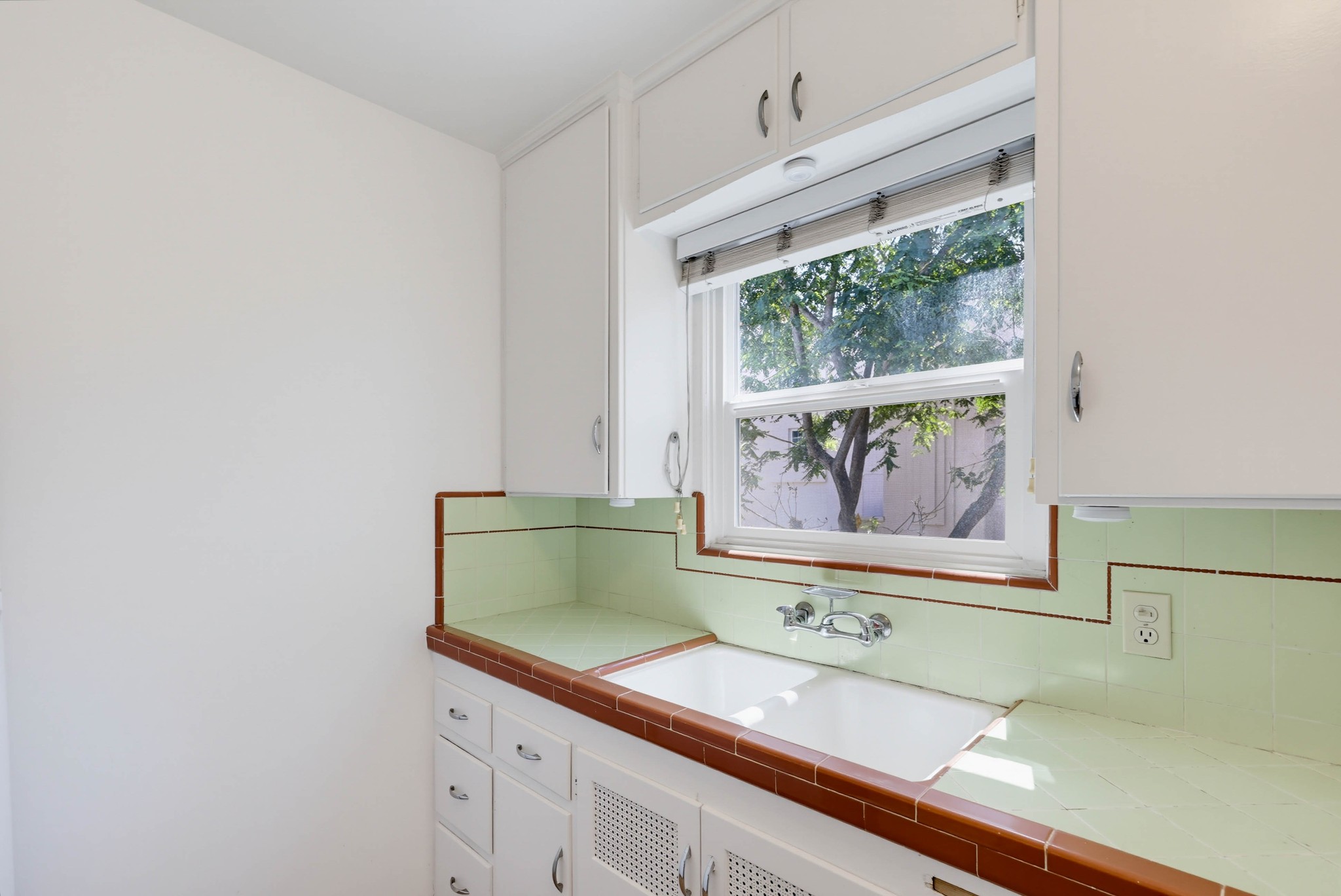 Virtual tour photo 17 of 70 for 4451 Dawson Ave