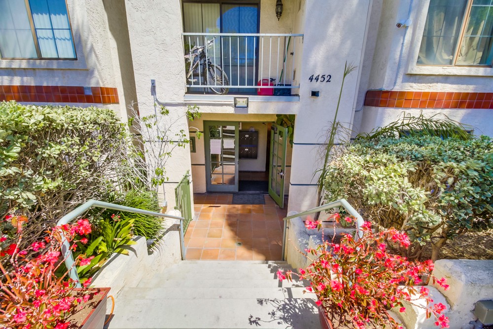 Virtual tour photo 4 of 29 for 4452 Mentone St #202