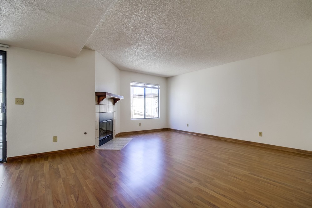 Virtual tour photo 5 of 29 for 4452 Mentone St #202