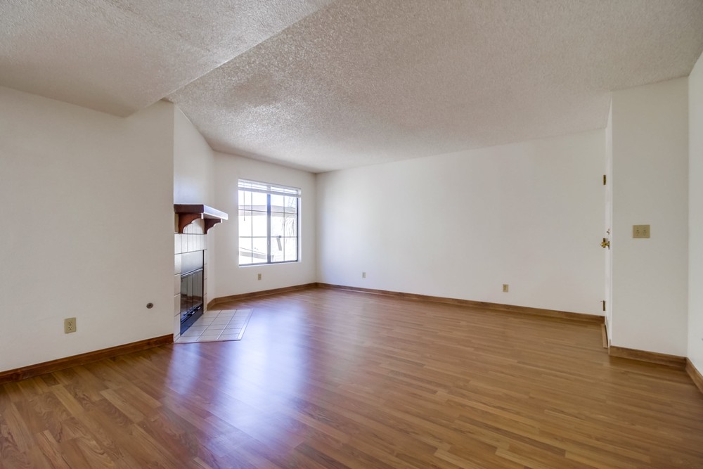 Virtual tour photo 6 of 29 for 4452 Mentone St #202