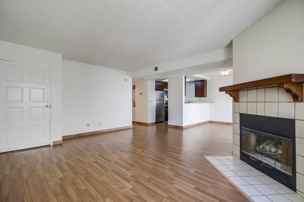 Virtual tour photo 8 of 29 for 4452 Mentone St #202