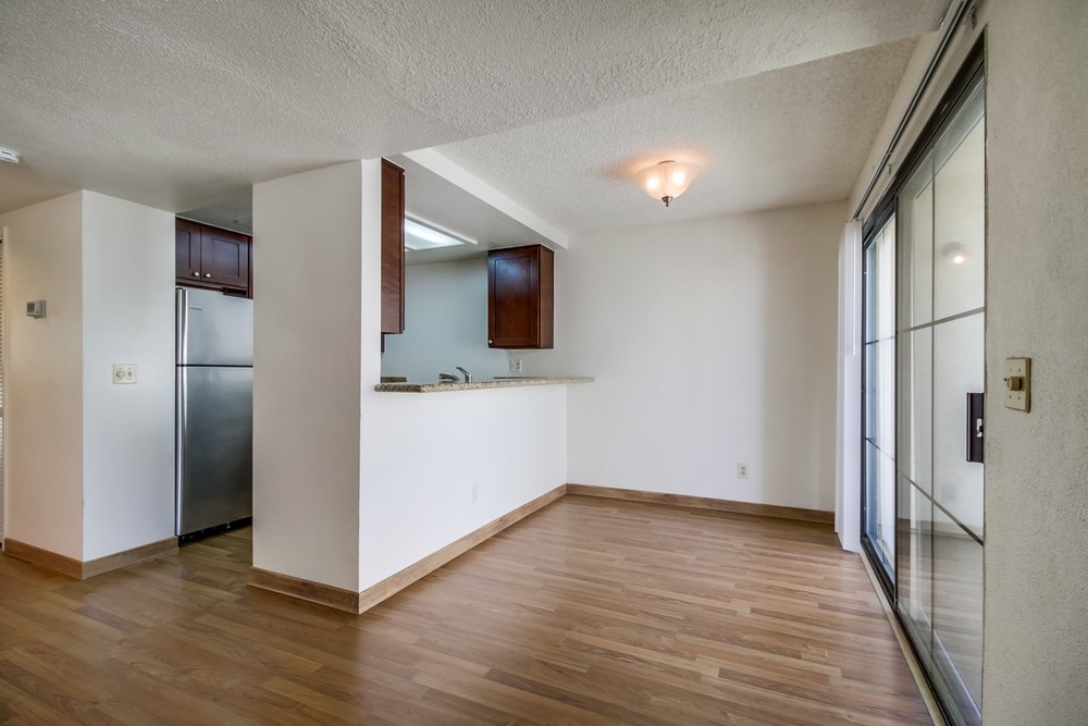 Virtual tour photo 9 of 29 for 4452 Mentone St #202