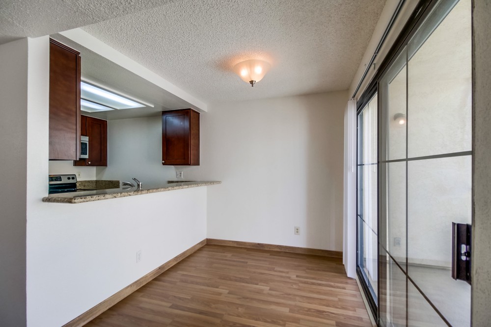 Virtual tour photo 10 of 29 for 4452 Mentone St #202