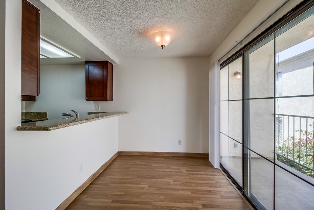 Virtual tour photo 11 of 29 for 4452 Mentone St #202