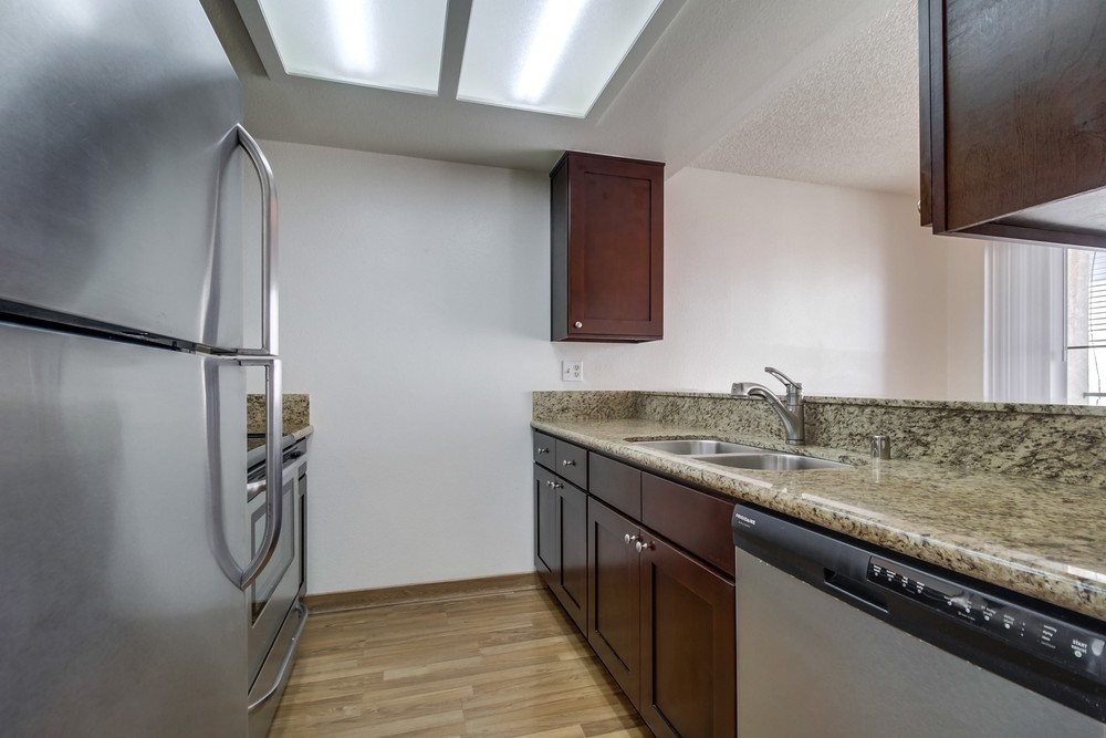 Virtual tour photo 17 of 29 for 4452 Mentone St #202
