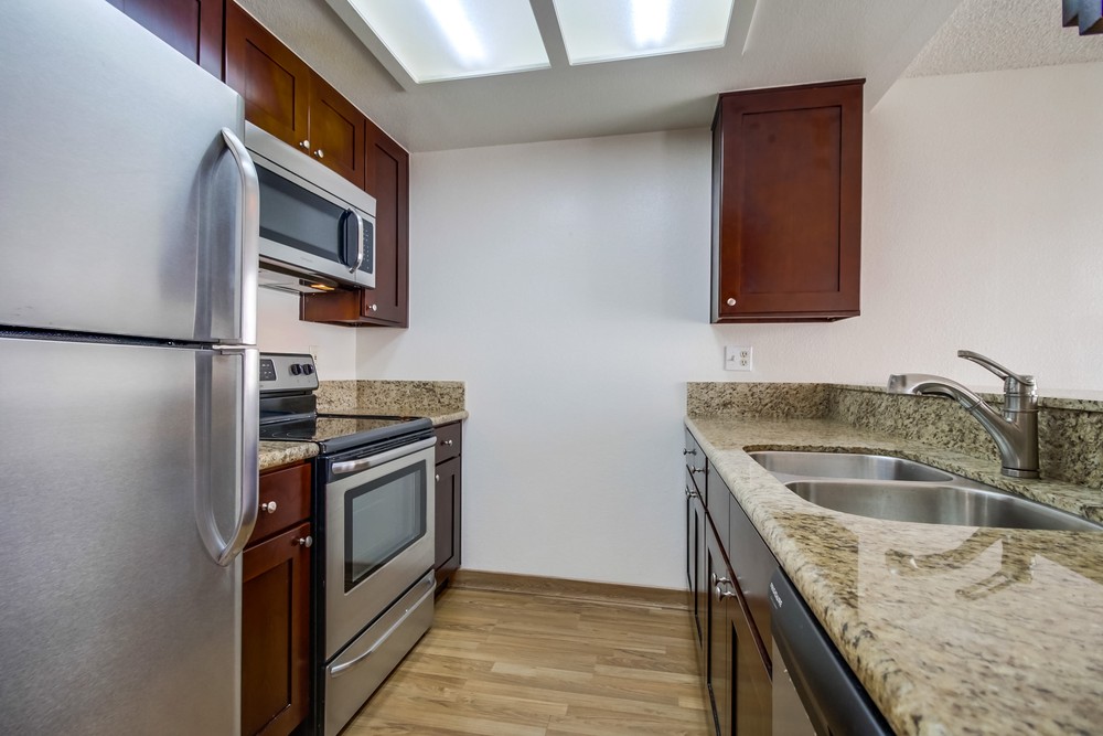 Virtual tour photo 18 of 29 for 4452 Mentone St #202