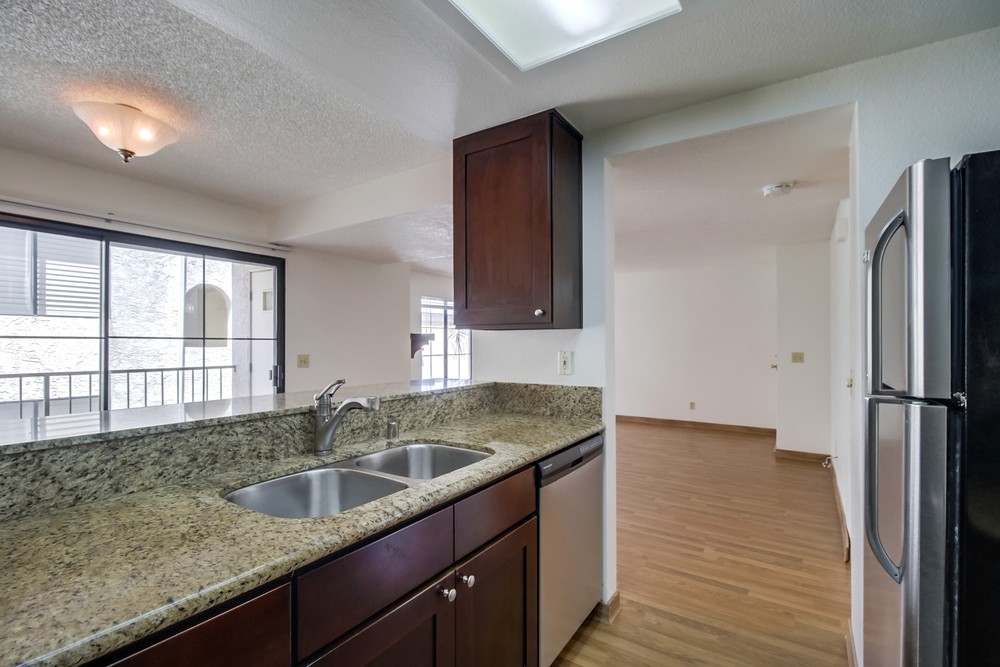 Virtual tour photo 19 of 29 for 4452 Mentone St #202