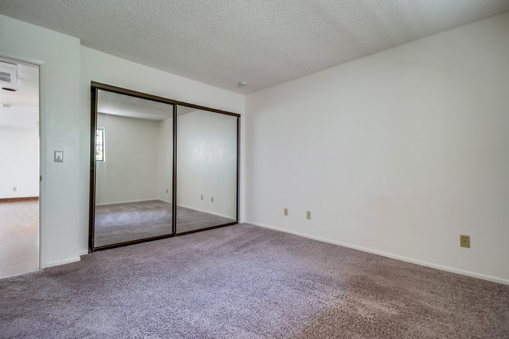Virtual tour photo 26 of 29 for 4452 Mentone St #202