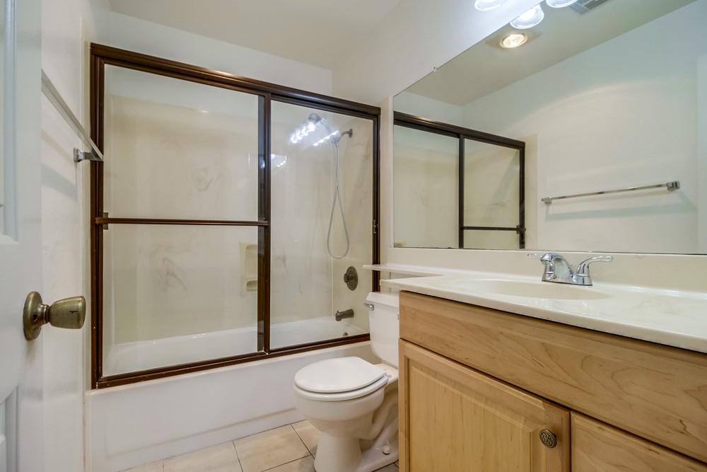 Virtual tour photo 27 of 29 for 4452 Mentone St #202