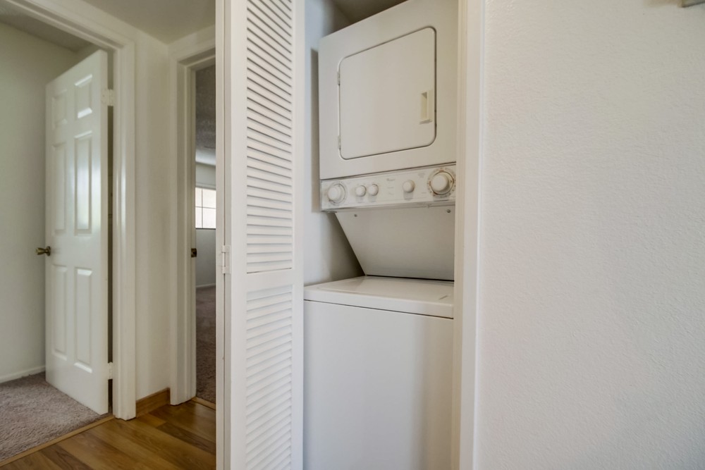Virtual tour photo 28 of 29 for 4452 Mentone St #202
