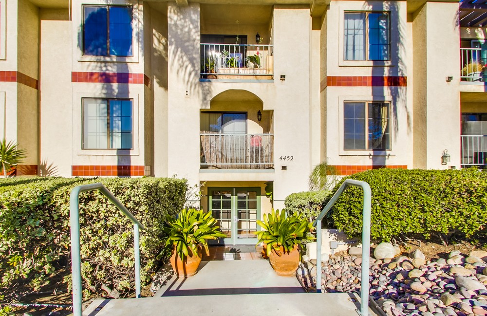 Virtual tour photo 1 of 30 for 4452 Mentone St #203