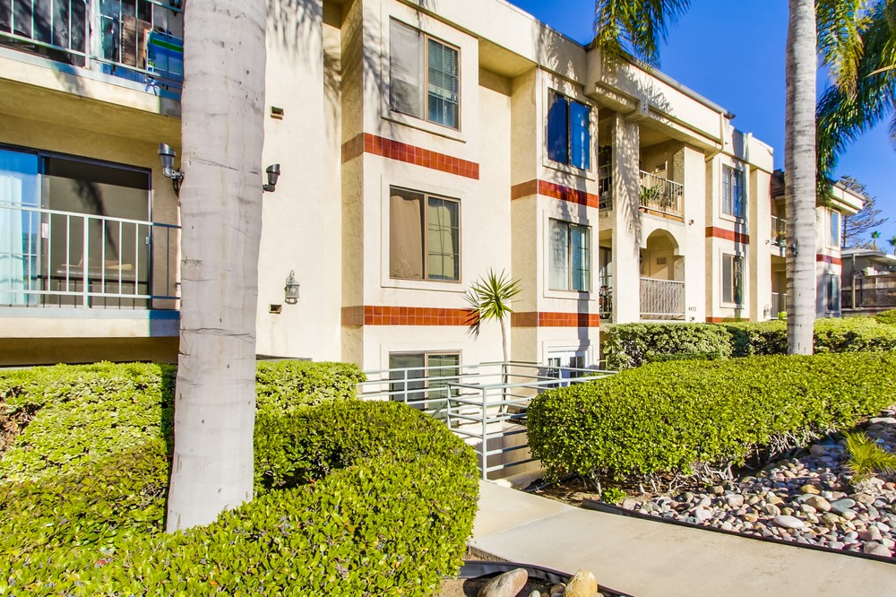 Virtual tour photo 3 of 30 for 4452 Mentone St #203