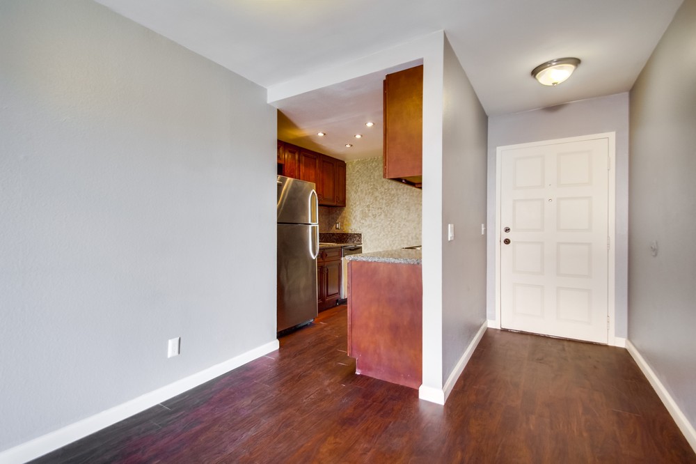 Virtual tour photo 12 of 30 for 4452 Mentone St #203