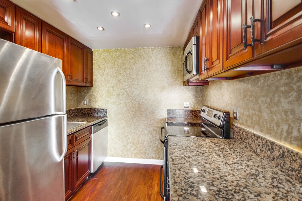 Virtual tour photo 14 of 30 for 4452 Mentone St #203