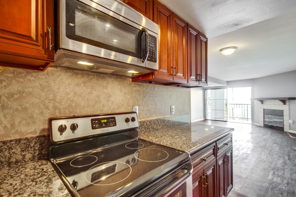 Virtual tour photo 17 of 30 for 4452 Mentone St #203