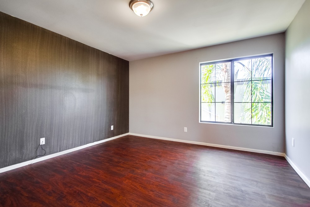 Virtual tour photo 18 of 30 for 4452 Mentone St #203