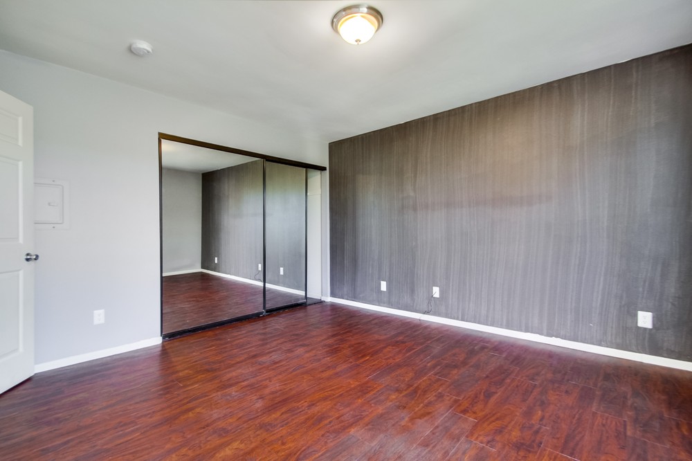 Virtual tour photo 21 of 30 for 4452 Mentone St #203