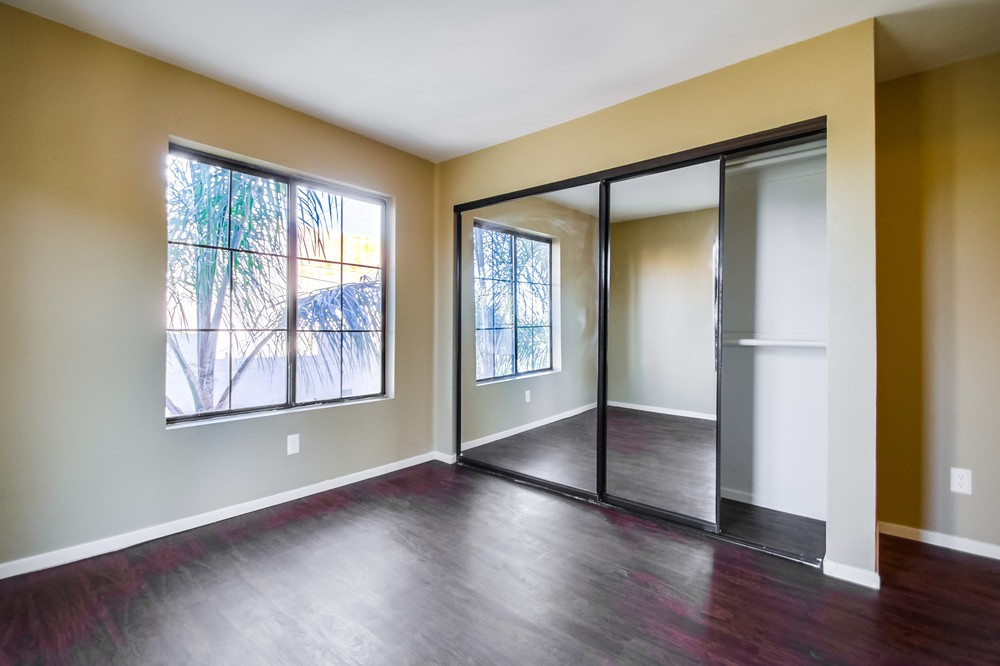 Virtual tour photo 26 of 30 for 4452 Mentone St #203