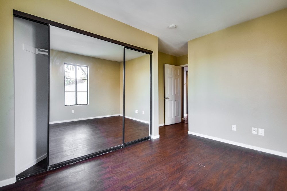 Virtual tour photo 27 of 30 for 4452 Mentone St #203