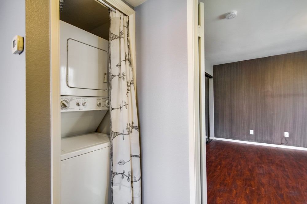 Virtual tour photo 29 of 30 for 4452 Mentone St #203