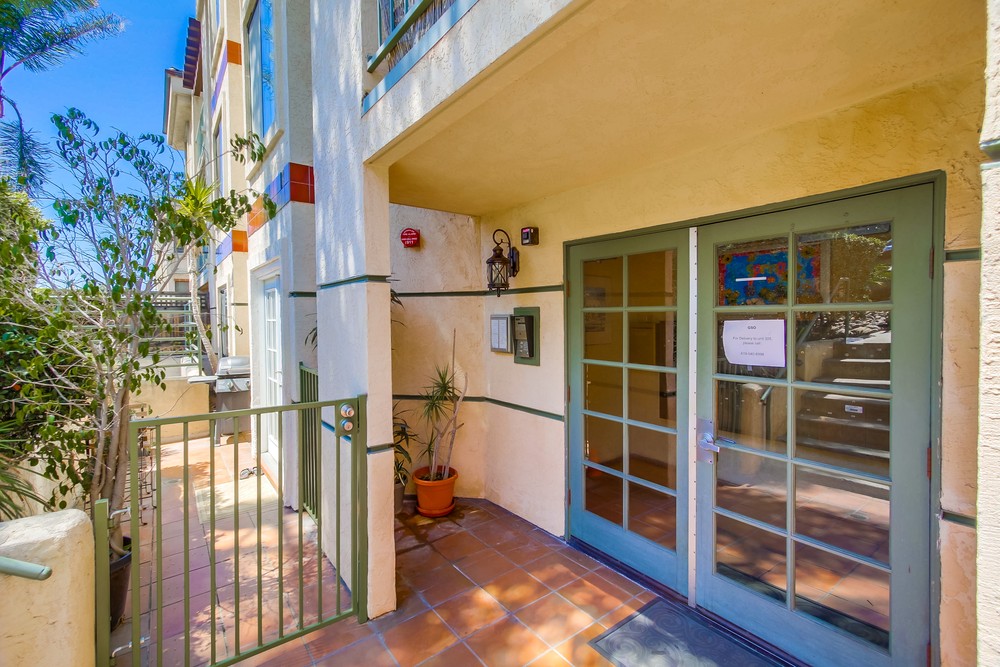 Virtual tour photo 7 of 50 for 4452 Mentone St #302