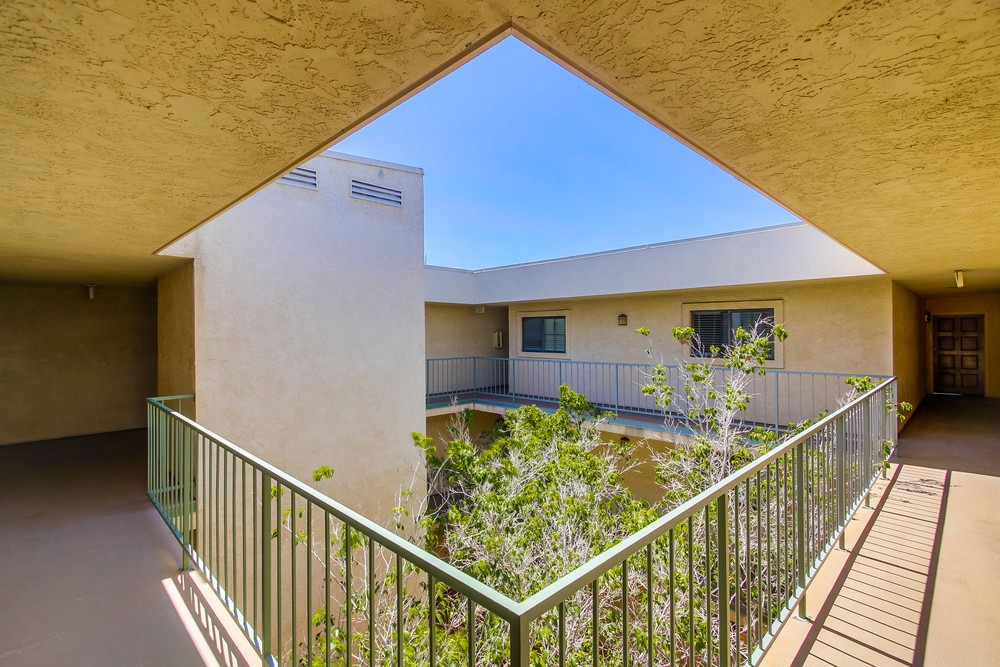 Virtual tour photo 8 of 50 for 4452 Mentone St #302