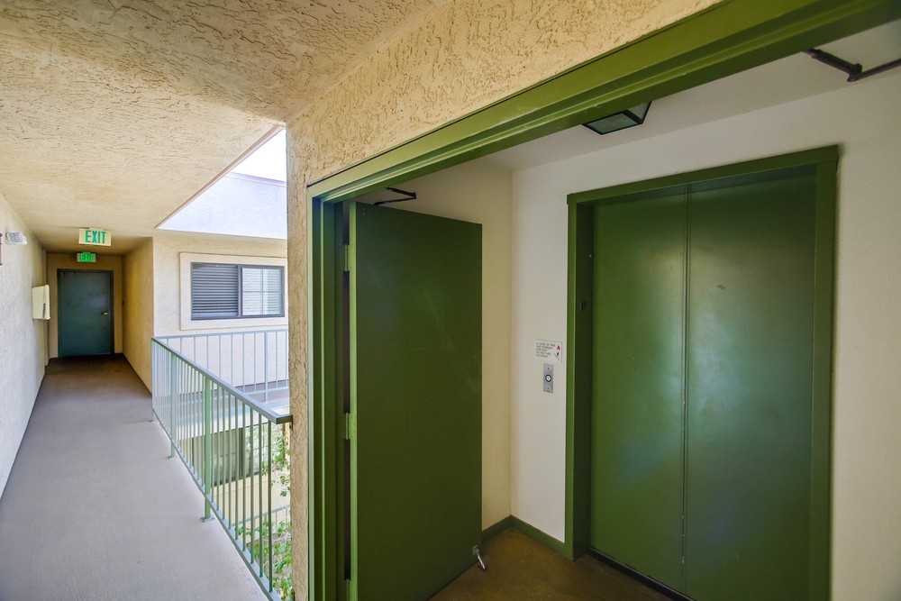 Virtual tour photo 9 of 50 for 4452 Mentone St #302