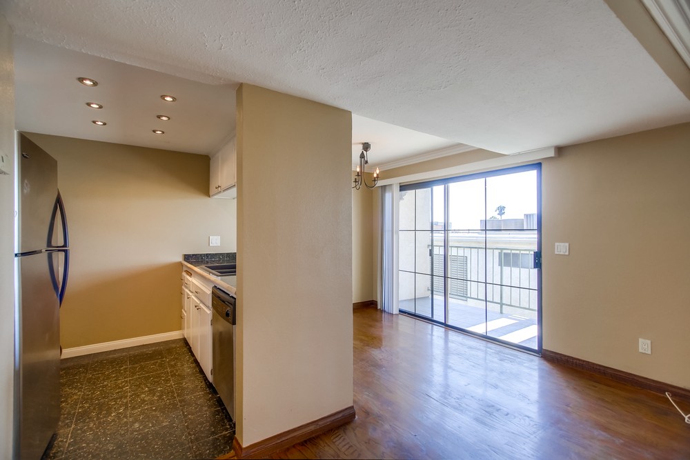 Virtual tour photo 19 of 50 for 4452 Mentone St #302
