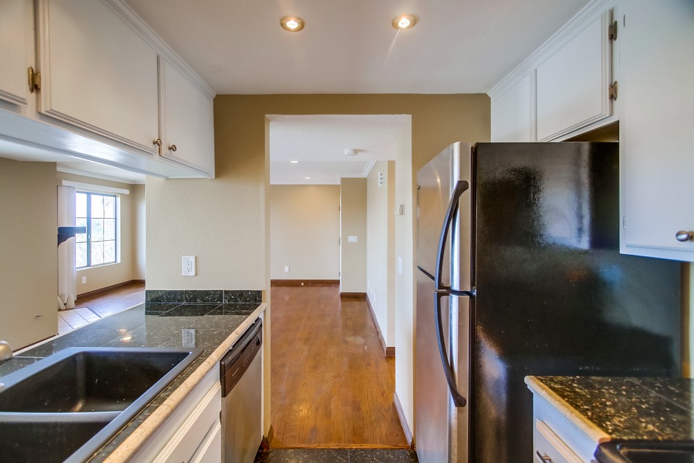 Virtual tour photo 26 of 50 for 4452 Mentone St #302