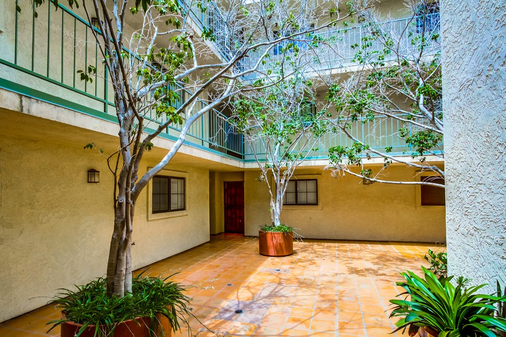 Virtual tour photo 3 of 31 for 4452 Mentone St #305