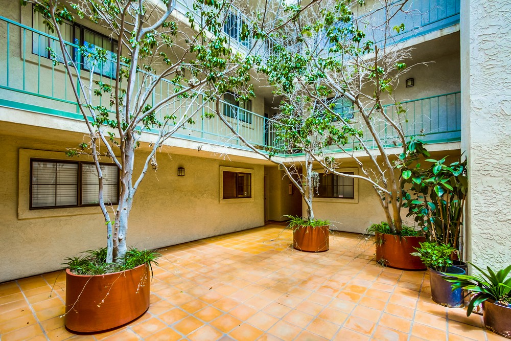 Virtual tour photo 4 of 31 for 4452 Mentone St #305