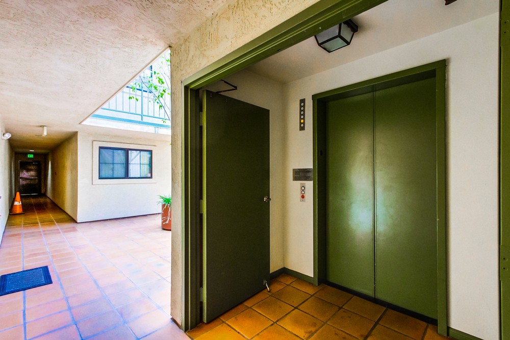 Virtual tour photo 5 of 31 for 4452 Mentone St #305